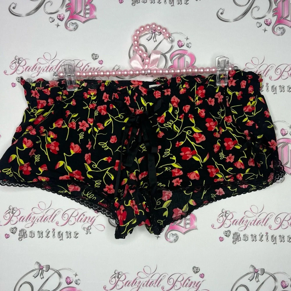 La senza shorts floral red green black logo on back lace trim with bows on side